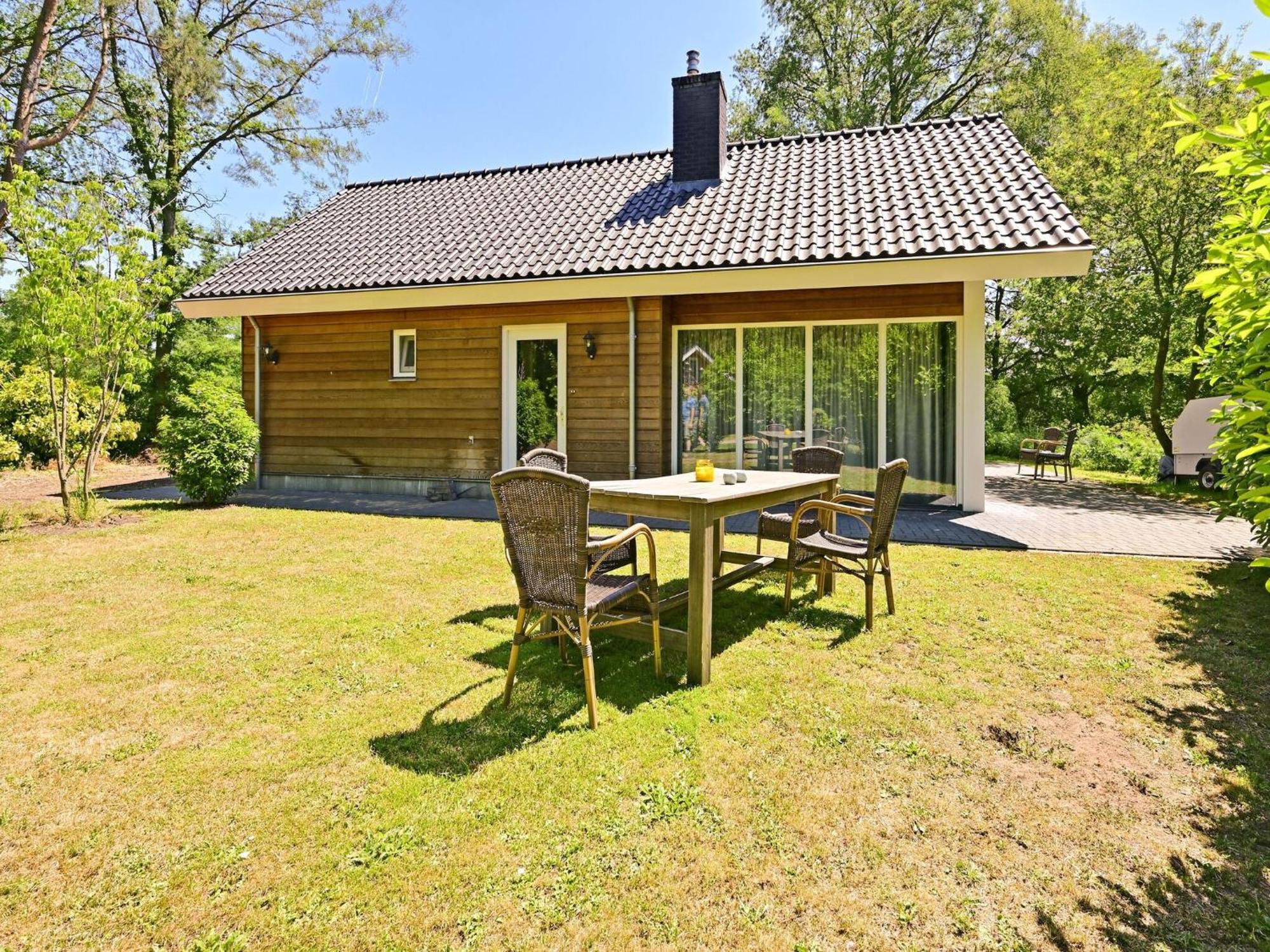 Chalet With Gorgeous View Of The Natural Surroundings Weerselo Buitenkant foto