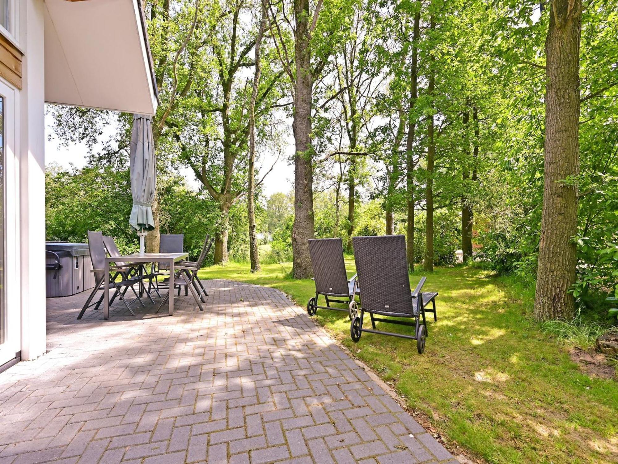 Chalet With Gorgeous View Of The Natural Surroundings Weerselo Buitenkant foto
